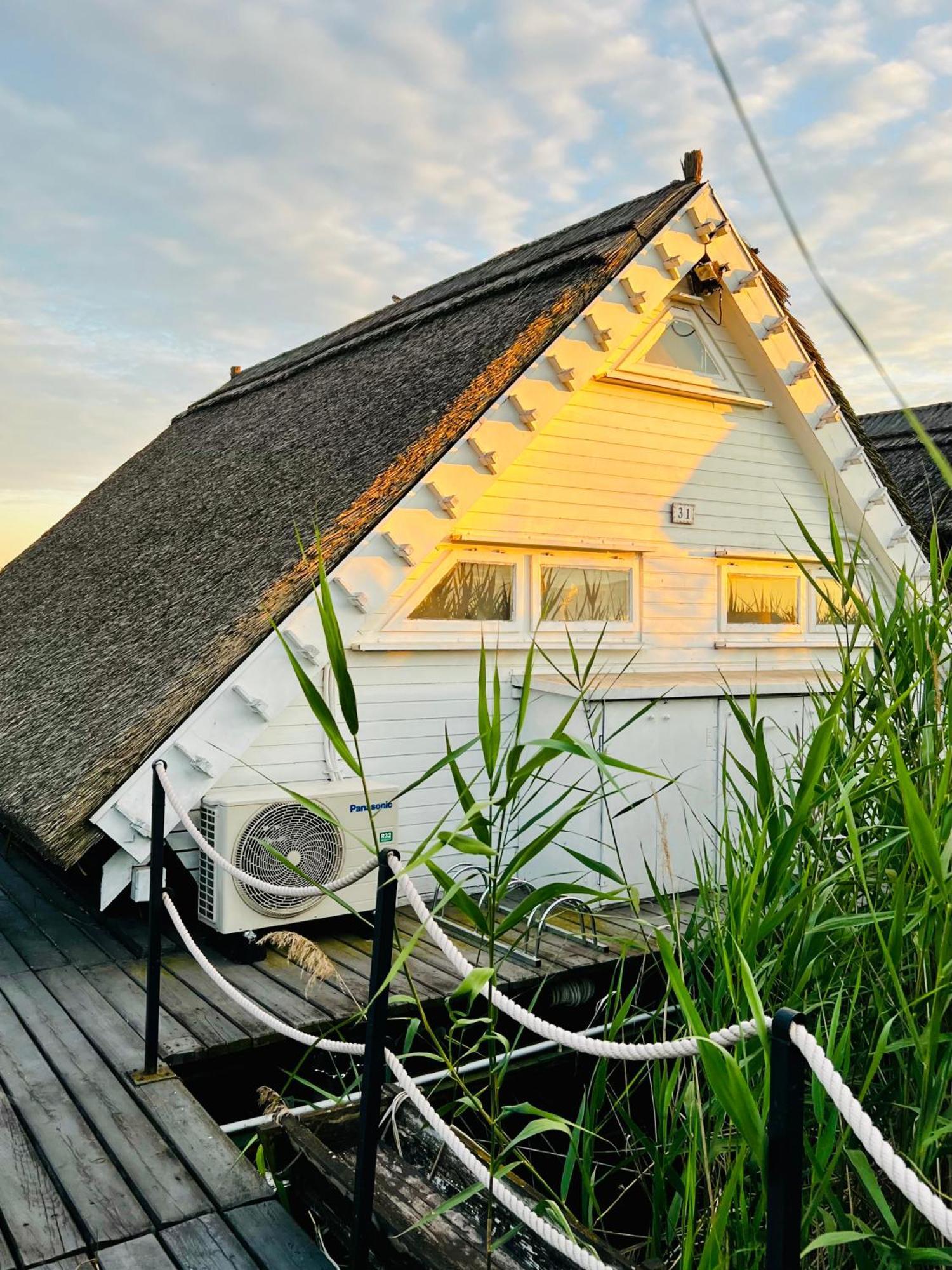 Seehuette Neusiedlersee - Seehaus Inklusive Elektroboot Rust Dış mekan fotoğraf